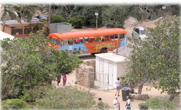 Reunion-Aruba Rock Top Bus-1