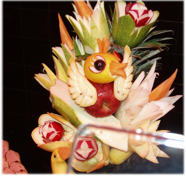 Reunion-Destiny Food Display Bird-1